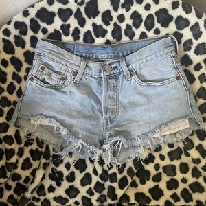 Levi’s Cutoff Jean Shorts!
